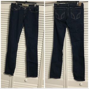 Hollister 7 L dark wash straight leg denim jeans